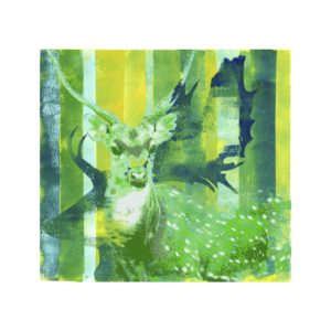 Hjort med klassiske skogsfarger omkranset seg. Egner seg best trykket på klar akryl for å få kunstuttrykket helt fullendt.